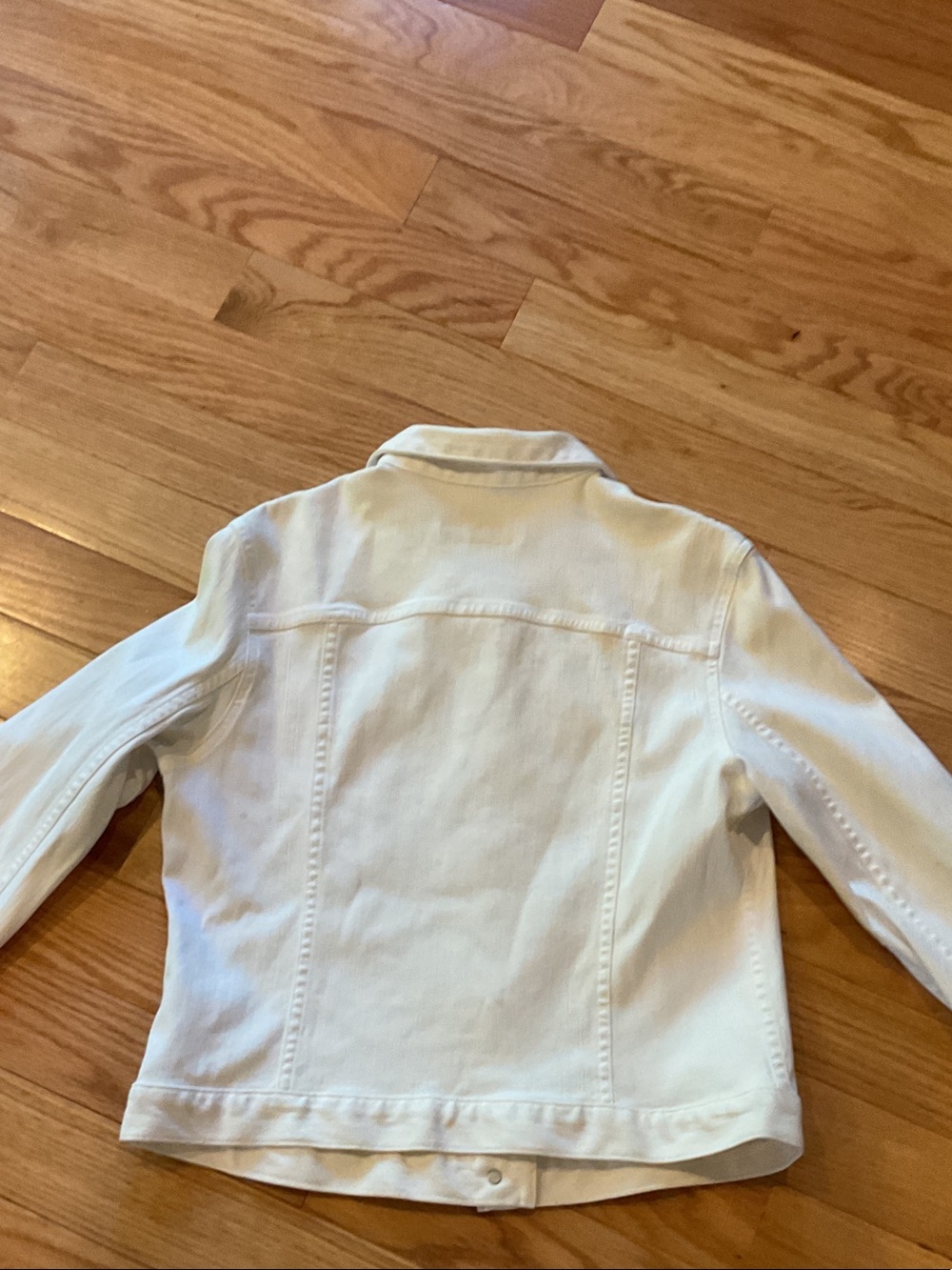 Joie White Lightweight Jean Jacket like new has dirt smudge back large NWOT - Picture 13 of 16